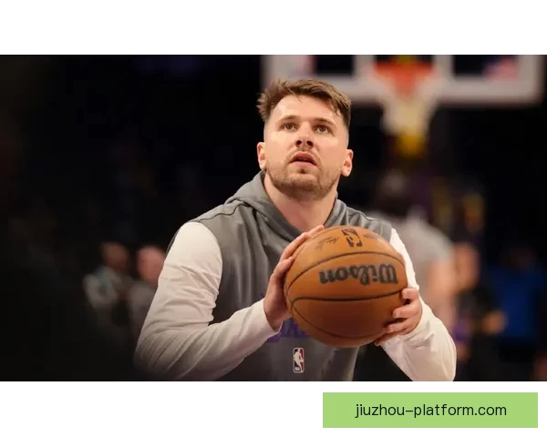 雷迪克：东契奇若持续当前表现本赛季有望赢得MVP 他是球队进攻核心